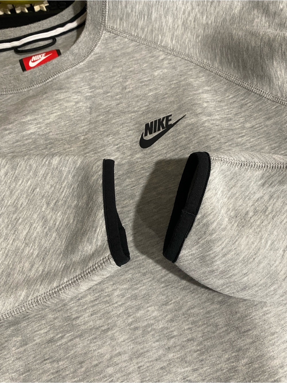 NIKE Tech Grey Pullover Crewneck Sweatshirt FB7916-063 Sportswear Tech Fleece - Picture 4 of 9